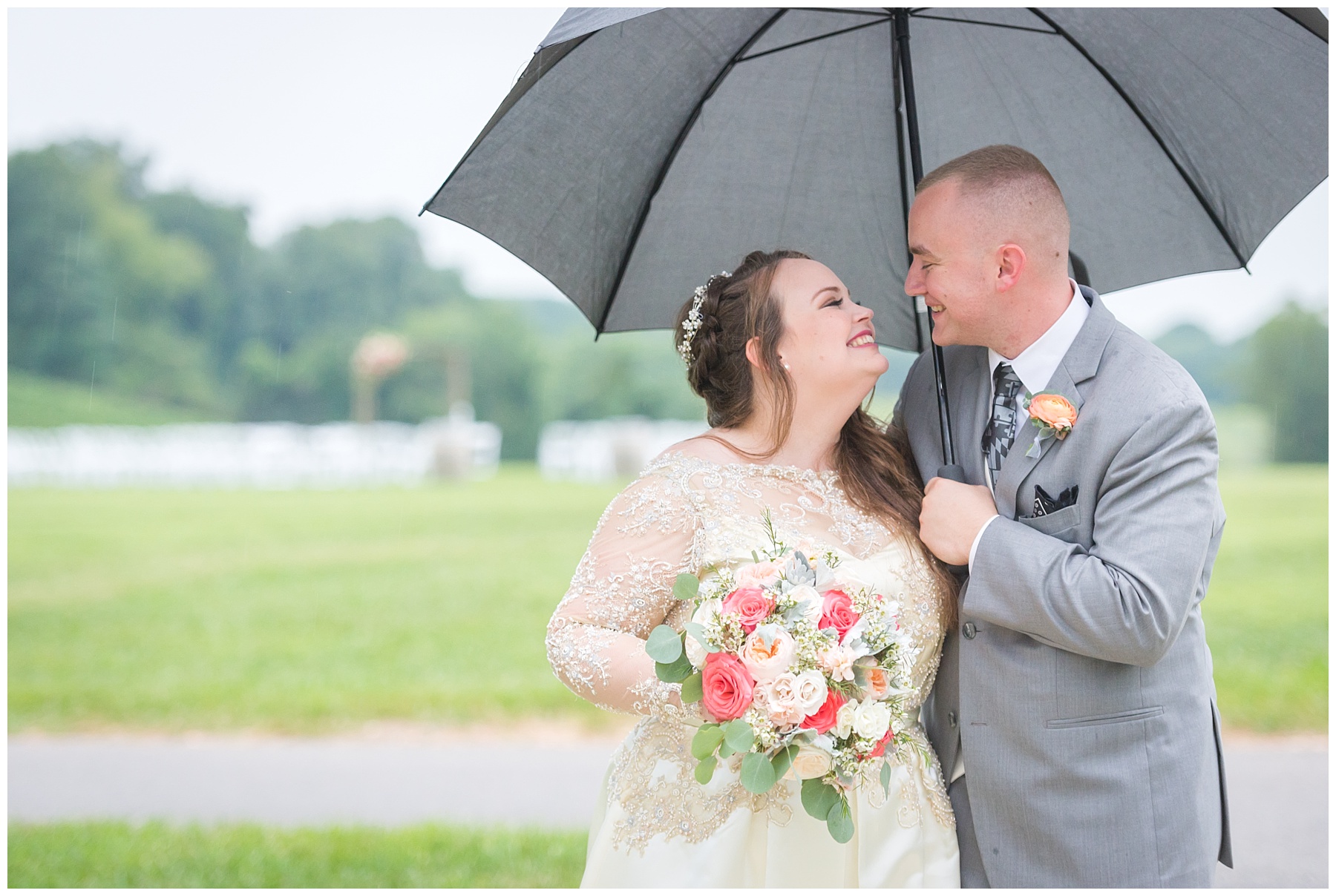 Linganore Winecellars Wedding Pictures by Maryland Wedding Photographer Mary Sarah Photography 