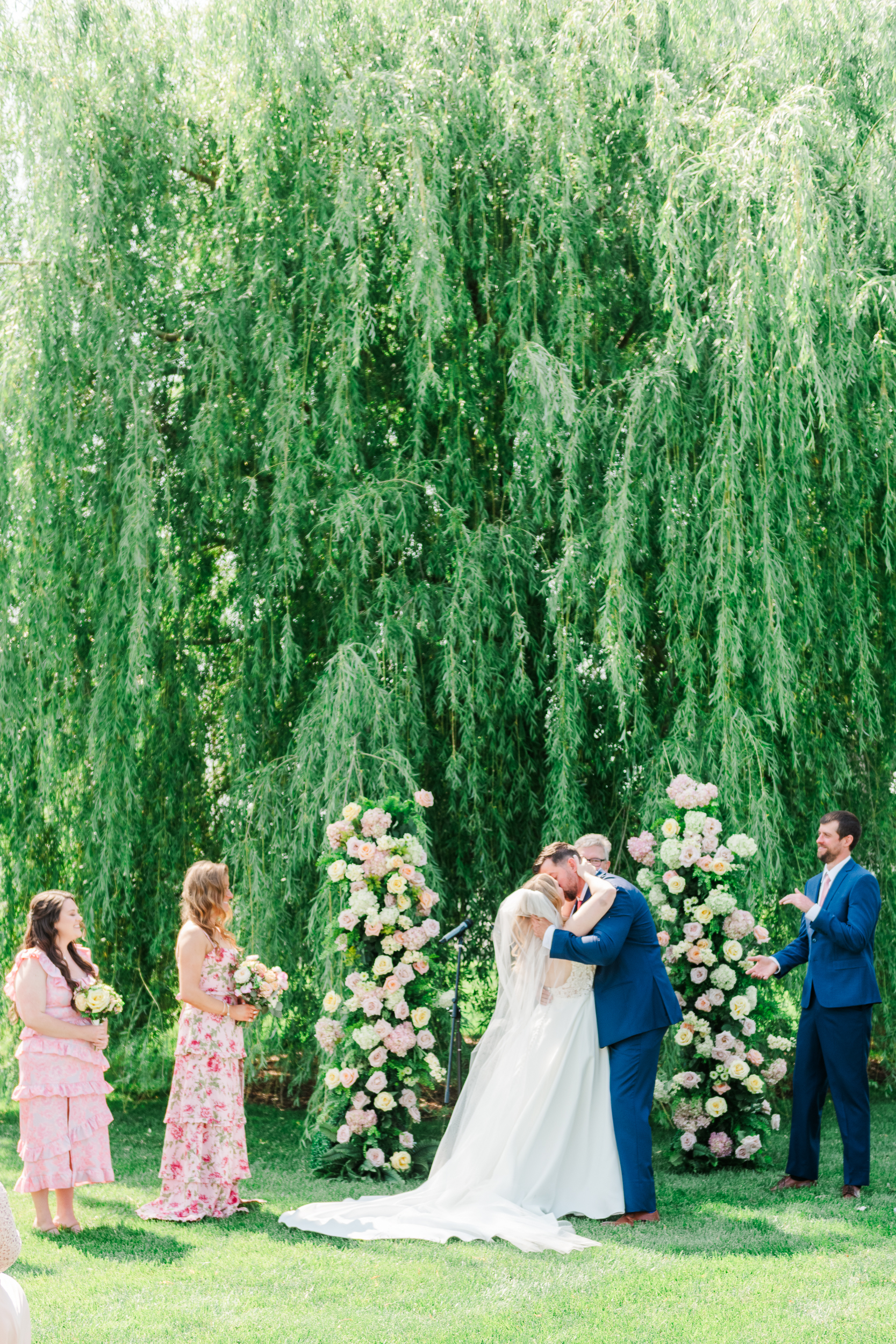 Outdoor summer wedding ceremony at Bluebird Manor