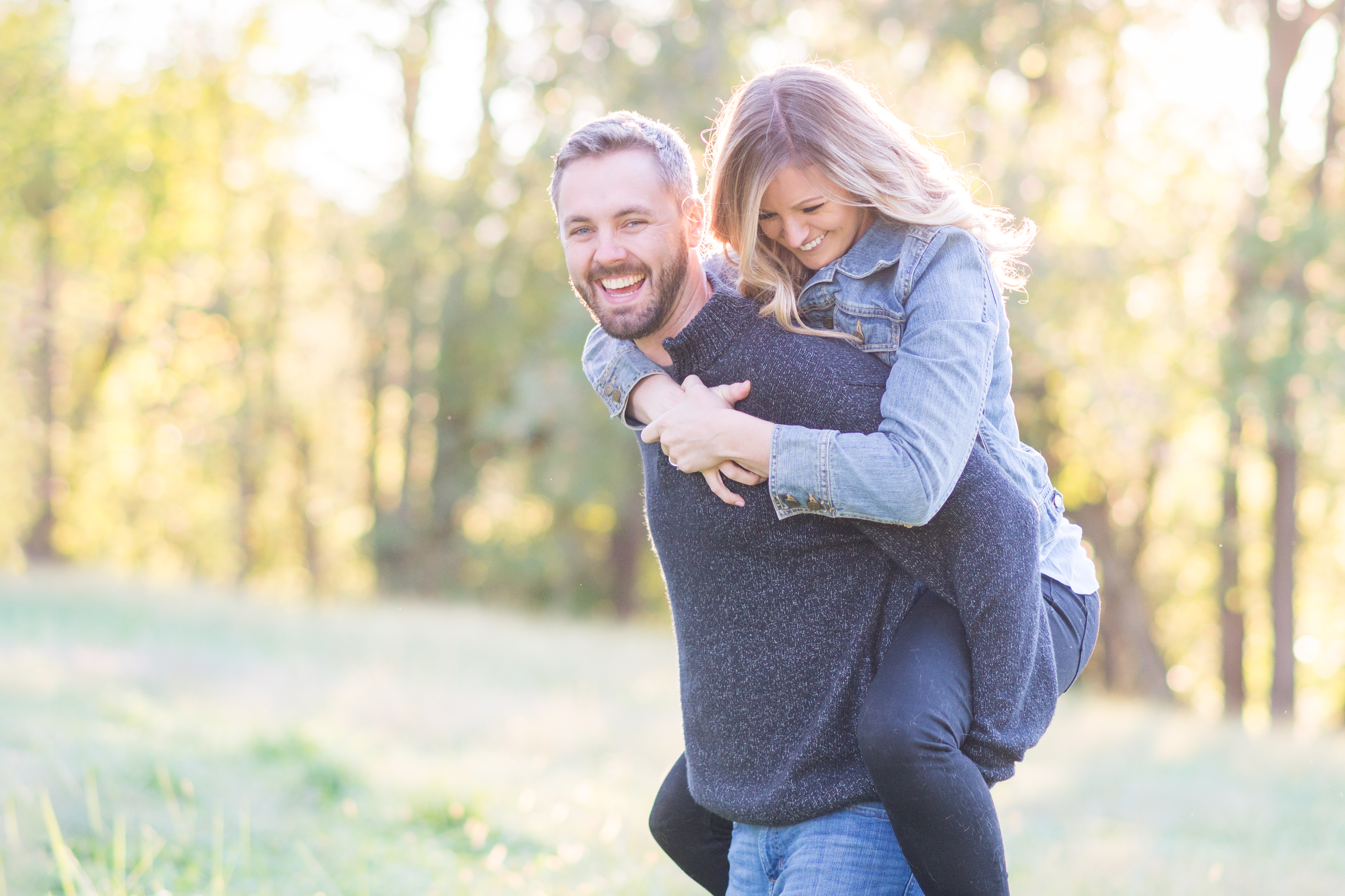 Gorgeous golden hour wedding and engagement pictures mary sarah photography maryland wedding photographer